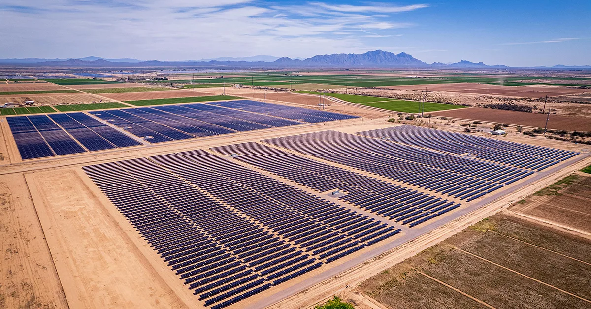 grandi campi fotovoltaici in aree incolte